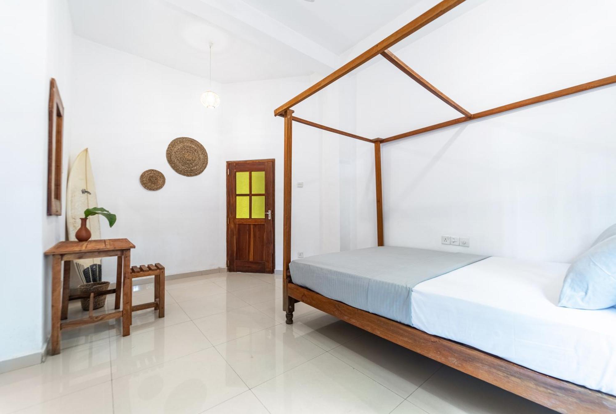 Drifter - Rooms & Food Midigama Exterior photo